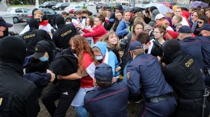 Ситуация в Беларуси: в Минске студентов жестко задерживают прямо в университете