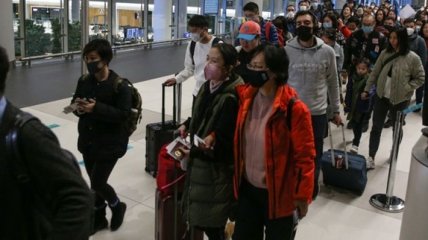 Симптомы коронавируса нашли у 20 человек, эвакуированных Францией из Китая