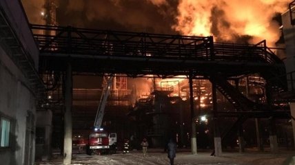 Пожар на химическом заводе в Калуше: есть ли угроза для населения