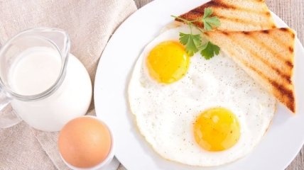Диетологи рассказали, почему утром нужно есть яйца