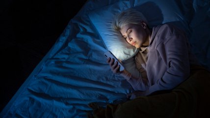 Часто користувачі залишають свій телефон на зарядці на всю ніч