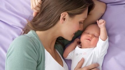 5 доводов в пользу совместного сна мамы и малыша
