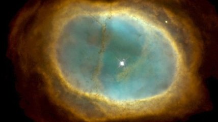 Ученые получили снимки престарелой звезды в виде "огненного глаза" 