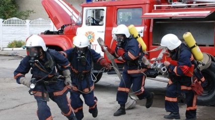 В Николаеве спасатели погасили пожар на предприятии в Заводском районе