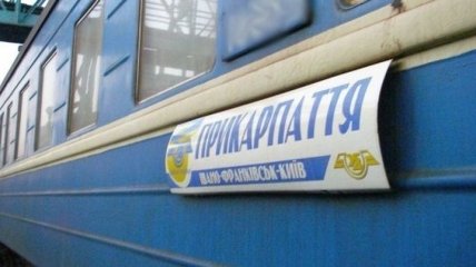 Сломанные двери и сквозняк: журналистка показала видео из поезда "Укрзалізниці"