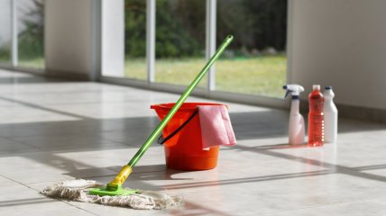 Є кілька простих засобів для миття підлоги