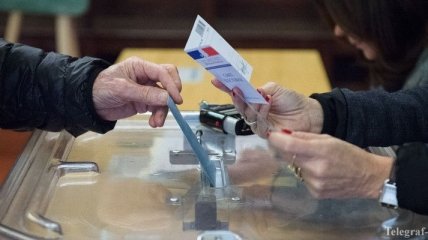 Экзит-поллы: "Национальный фронт" проиграл на выборах во Франции
