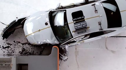 Audi A6 разбили на краш-тесте (Видео)