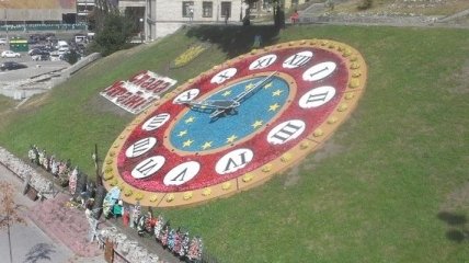 В Киеве обновили цветочные часы