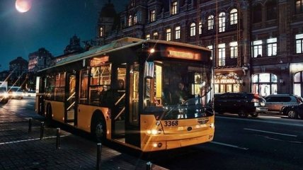 Аваков: Киев останавливает пассажирские перевозки с 22 марта
