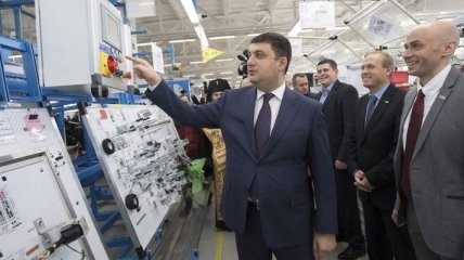 Гройсман принял участие в открытии завода в Черновцах