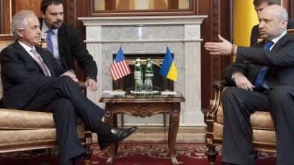 Турчинов и американский сенатор обсудили перспективы сотрудничества
