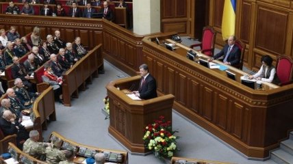 Порошенко заявил, что и дальше будет придерживаться мирного плана