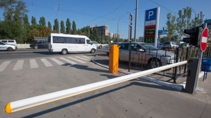 Президент Украины подписал закон, реформирующий сферу парковки 