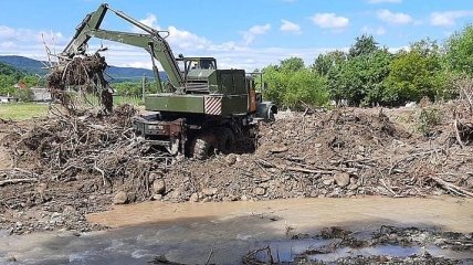 Паводки на западе Украины: подтопленными остаются еще 12 сел
