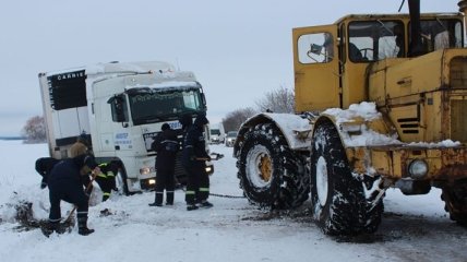 Спасатели расчищают дороги к 70 населенным пунктам