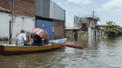 Сильнейшее наводнение в Южной Америке: тысячи людей покинули свои дом
