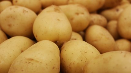 Чистка молодого картофеля