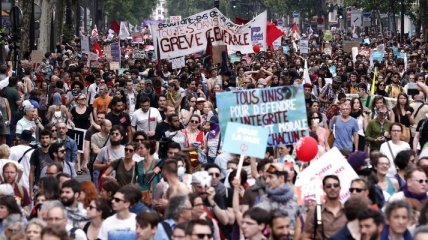 Протесты во Франции: тысячи французов выступили против реформ Макрона