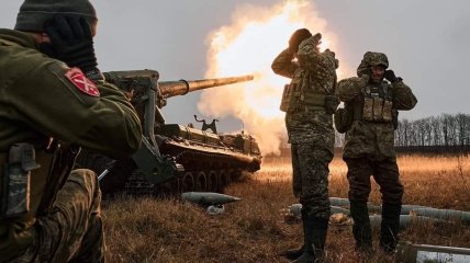 Українські військові успішно відпрацьовують артою по позиціях противника