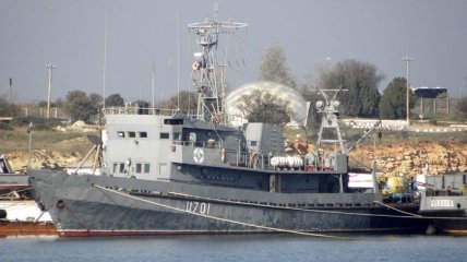 Группу вспомогательных судов ВМС Украины должны вывести из Крыма 6 мая  