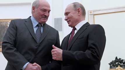 Лукашенко подарил Путину на Новый год картошку со своего огорода (Видео)