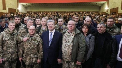 Порошенко принял участие в мероприятиях чествования  погибших героев-киборгов