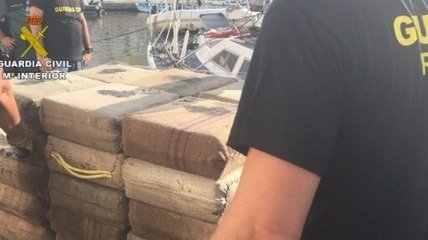 В Испании задержали судно с партией гашиша на борту