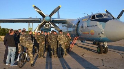 Самолет АН-26 "Везунчик" удачно завершил демонстрационный полет