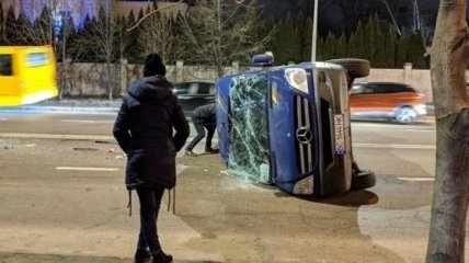 Во Львове столкнулось сразу три автобуса: есть пострадавшие 