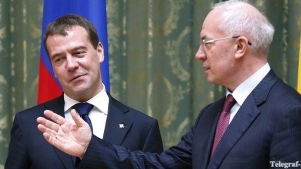  Азаров и Медведев обсудили в Ялте актуальные вопросы  