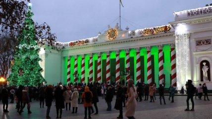 На открытии главной елки Одессы включили "блатняк": видео попало в сеть