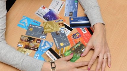 Число активных платежных карт в Украине снизилось