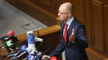 Яценюк: Президент нарушил закон 
