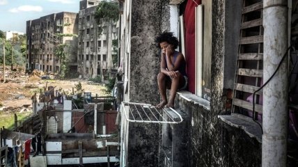 Тяжелая жизнь простых людей на руинах Рио-де-Жанейро (Фото)