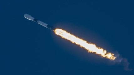 В этот раз без казусов: SpaceX успешно запустила новую партию спутников на орбиту (видео)