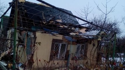 Боевики снарядом полностью разрушили дом в Авдеевке