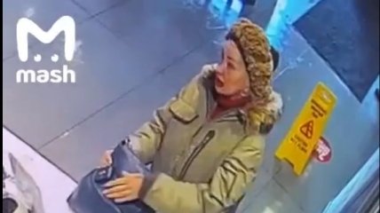 Трусы вместо маски: под Москвой женщина интересно "выкрутилась", чтобы скупиться в KFC (видео)