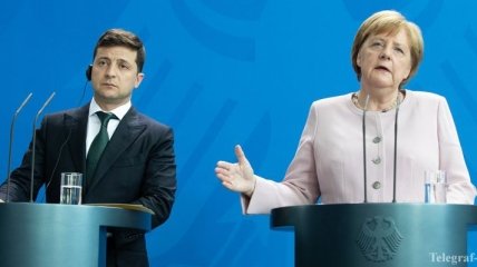 Зеленский и Меркель обсудили авиакатастрофу самолета МАУ