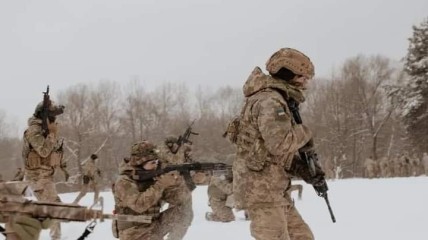Украинские военные обороняются по холоду и морозу