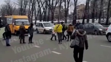 В Киеве транспортный коллапс из-за карантина и штрафов: "Ментов щас будут просто п****ть" (видео)