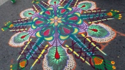 Красивые рисунки, выполненные цветным песком (Фото)