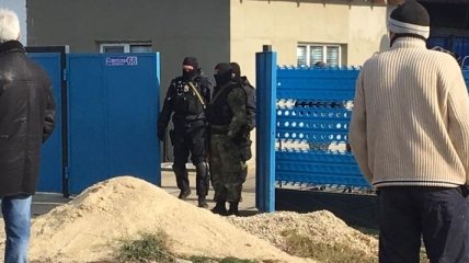 В Крыму обыскивают дом учительницы крымскотатарского языка