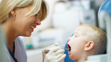 8 вопросов стоматологу: когда у ребенка режутся постоянные зубы