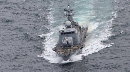 Ракетный катер ВМС и корабль королевского флота Британии провели учения в Черном море