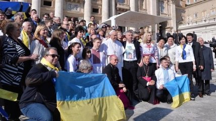 Папа Франциск молится за мир в Украине