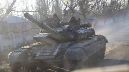 В зоне АТО боевики сгоняют танки на приморское направление