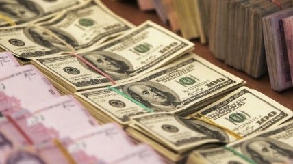 Доллар дешевеет: Нацбанк обновил курс гривни на 12 декабря