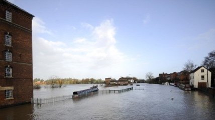 Примерно в 200 районах Великобритании объявлена угроза наводнений