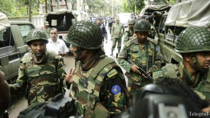 Жертвами нападения боевиков на ресторан в Дакке стали 20 человек